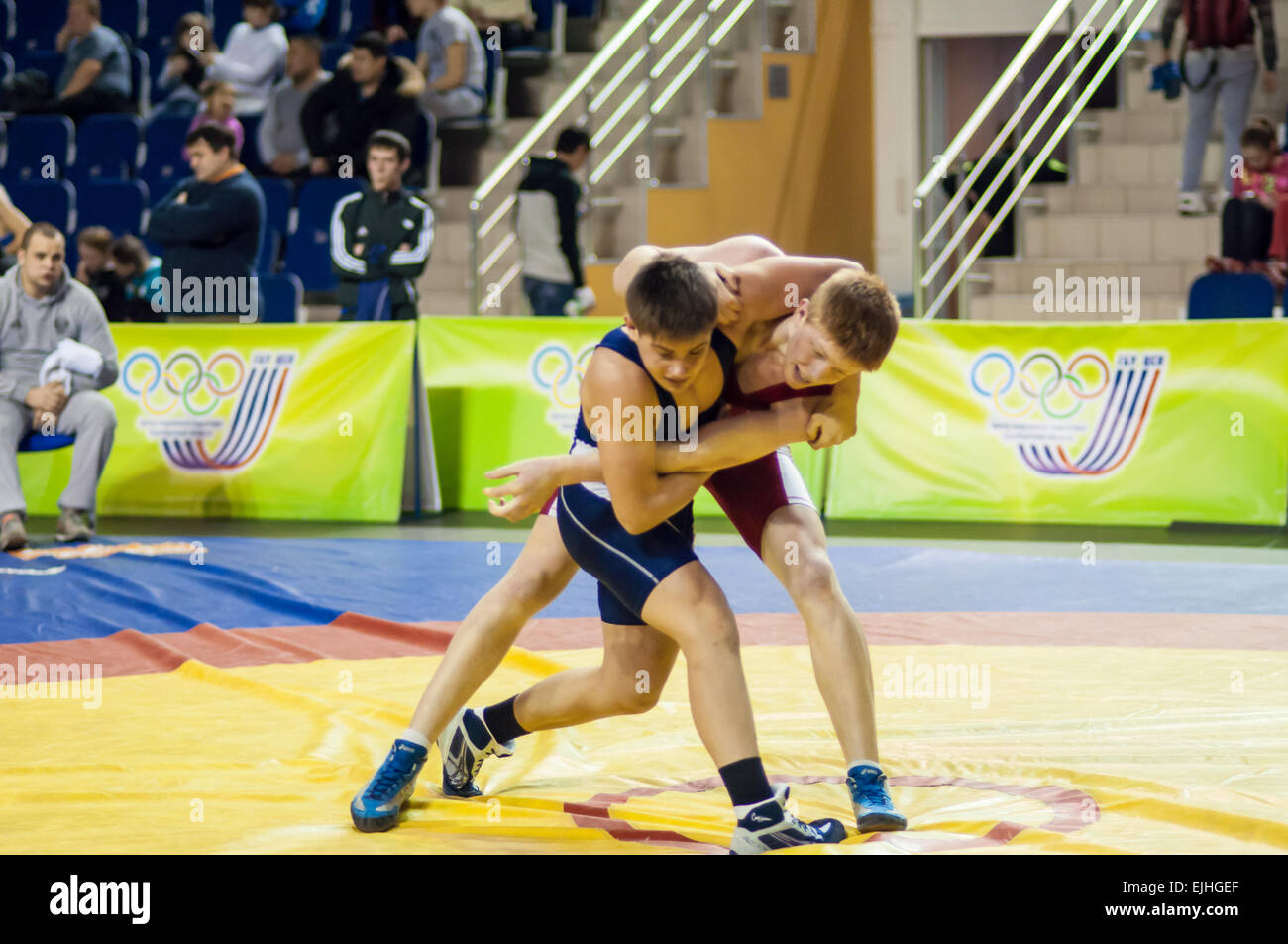 Región de Orenburg, Orenburg, Rusia, 18 de enero de 2014 año. Concursos juveniles de sporting wrestling Foto de stock