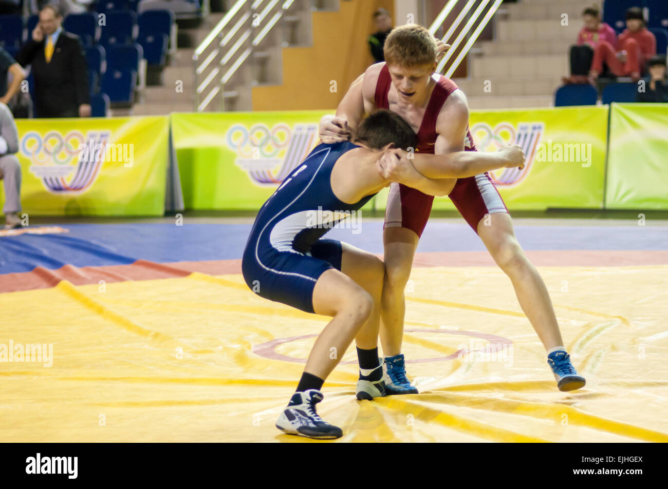 Región de Orenburg, Orenburg, Rusia, 18 de enero de 2014 año. Concursos juveniles de sporting wrestling Foto de stock