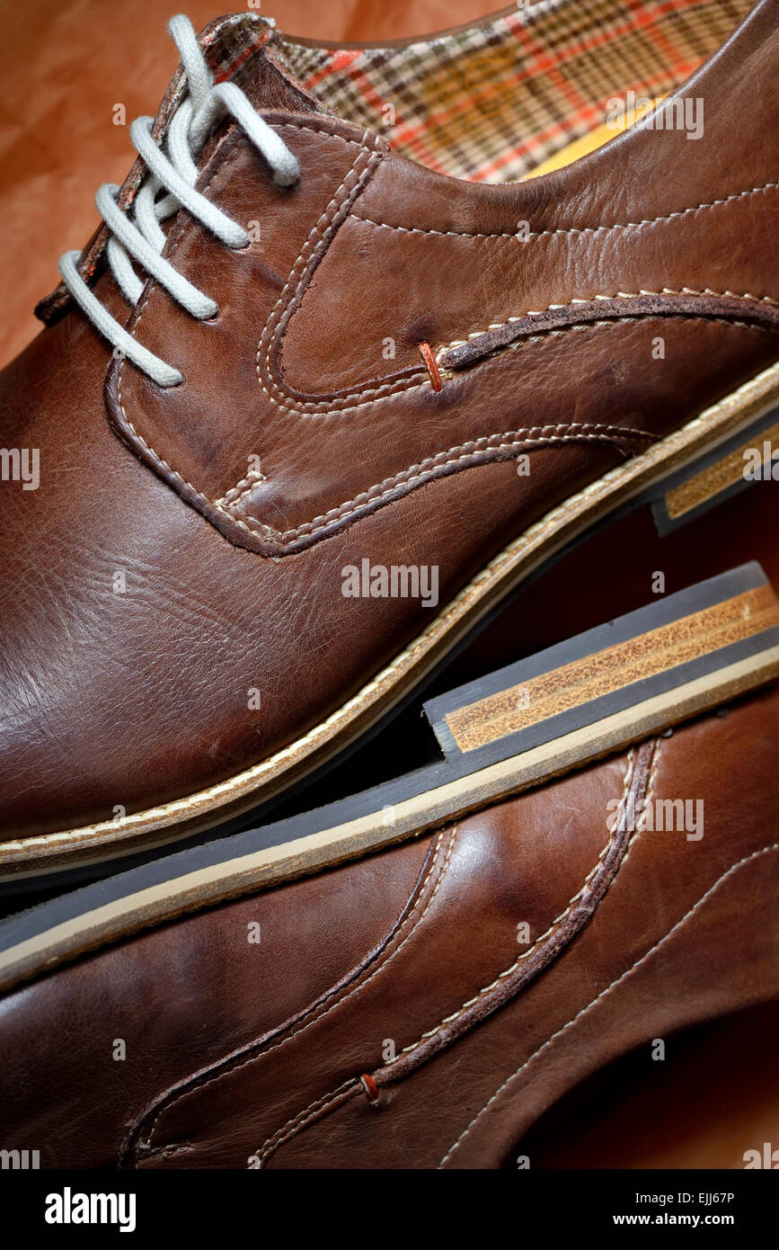 Zapatos marrones para hombre fotografías e imágenes de alta resolución -  Alamy