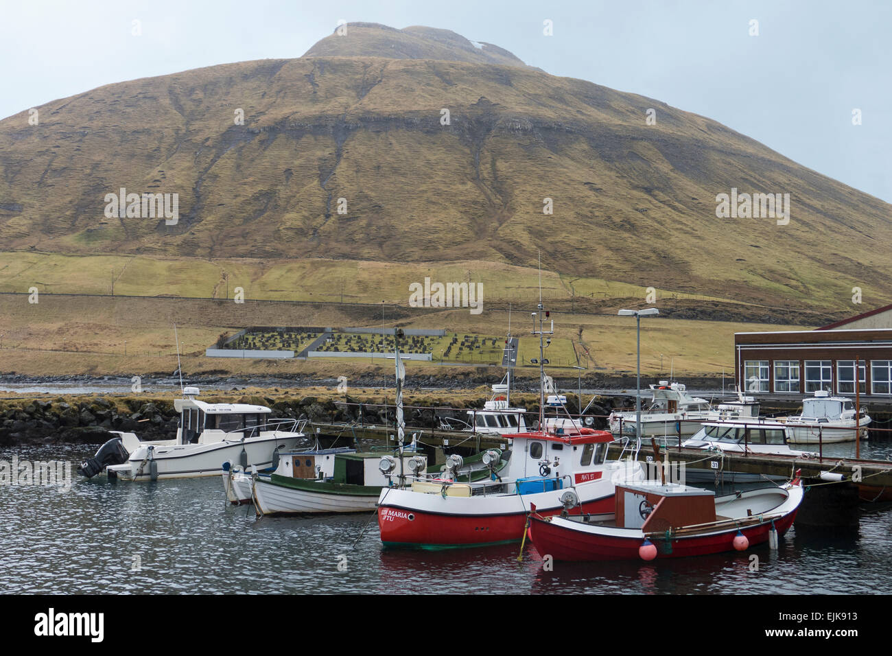 Dinamarca, Islas Faroe, Eysturoy, Gøta harbour Foto de stock