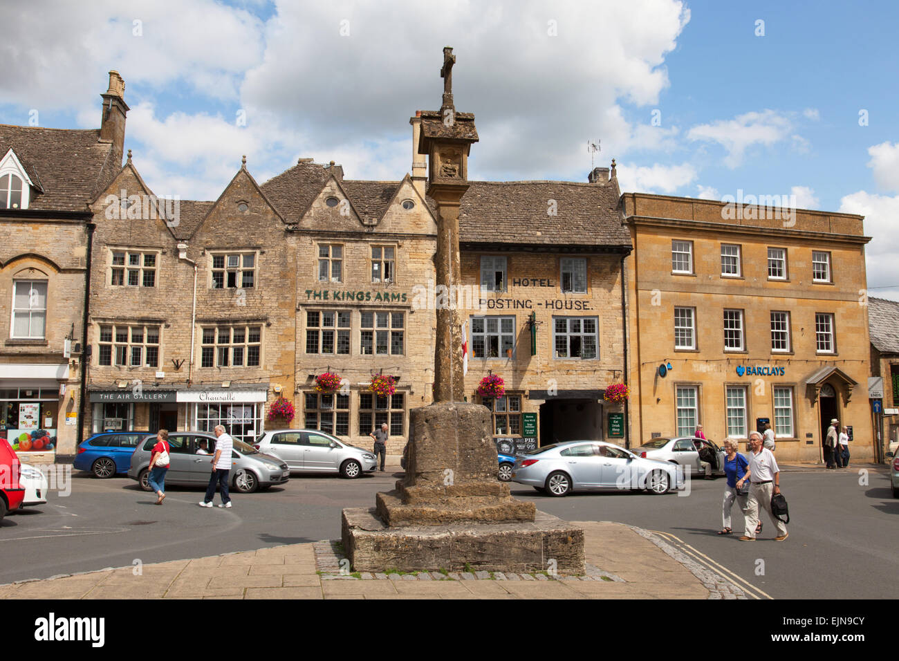 La Plaza del Mercado & Cross, Stow-on-the-Wold, los Cotswolds, Gloucestershire, Inglaterra, Reino Unido. Foto de stock