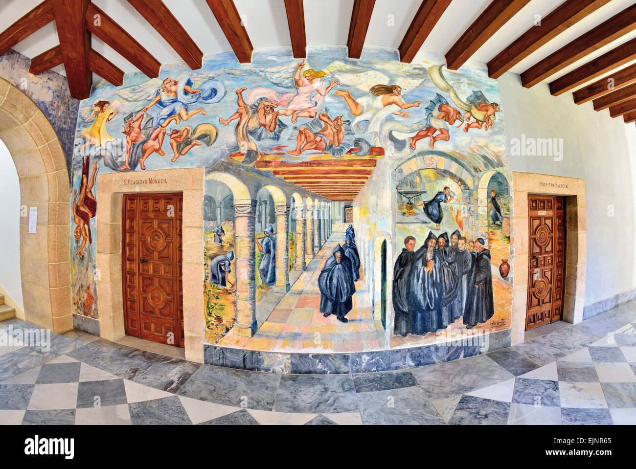 España, Galicia: pinturas murales por Célia cortes en el claustro del Monasterio de San Xulian de Samos Foto de stock