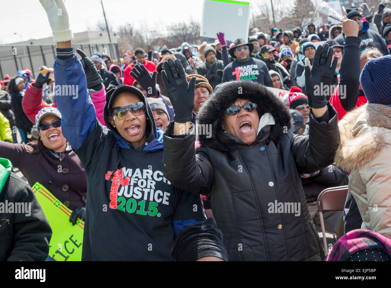 Los residentes de Detroit marzo para la justicia racial. Foto de stock