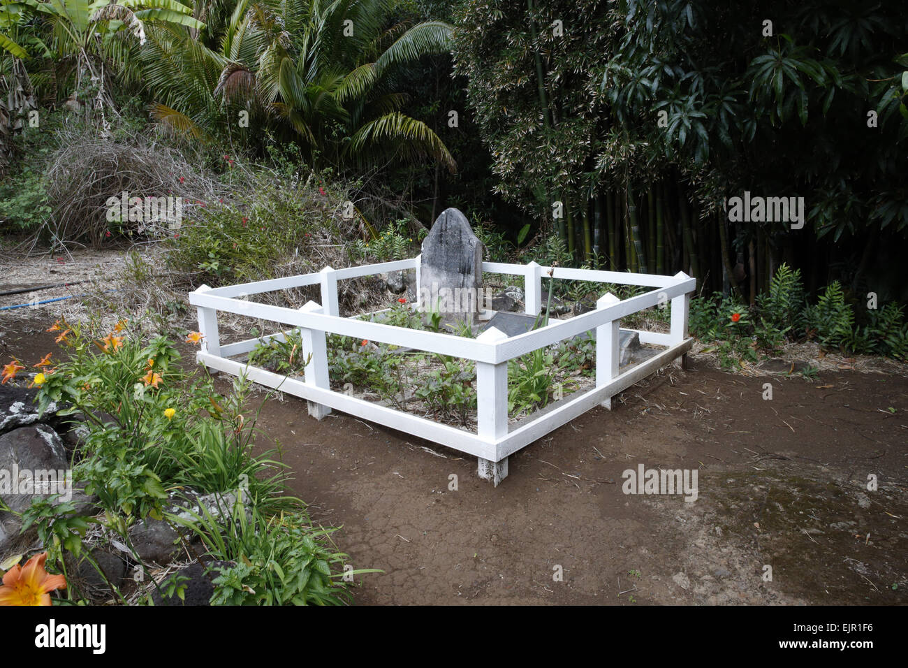 Tumba de John Adams, el último de los amotinados del navío Bounty a morir, y sólo conocido cementerio de Bounty mutineer, Pitcairn, Islas Pitcairn, Pacífico Sur, Noviembre Foto de stock