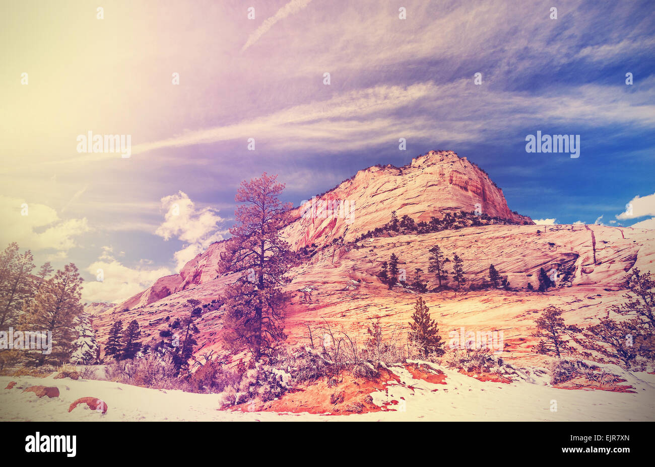 Vintage estilizado montañas en el Parque Nacional de Zion, Utah, EE.UU.. Foto de stock