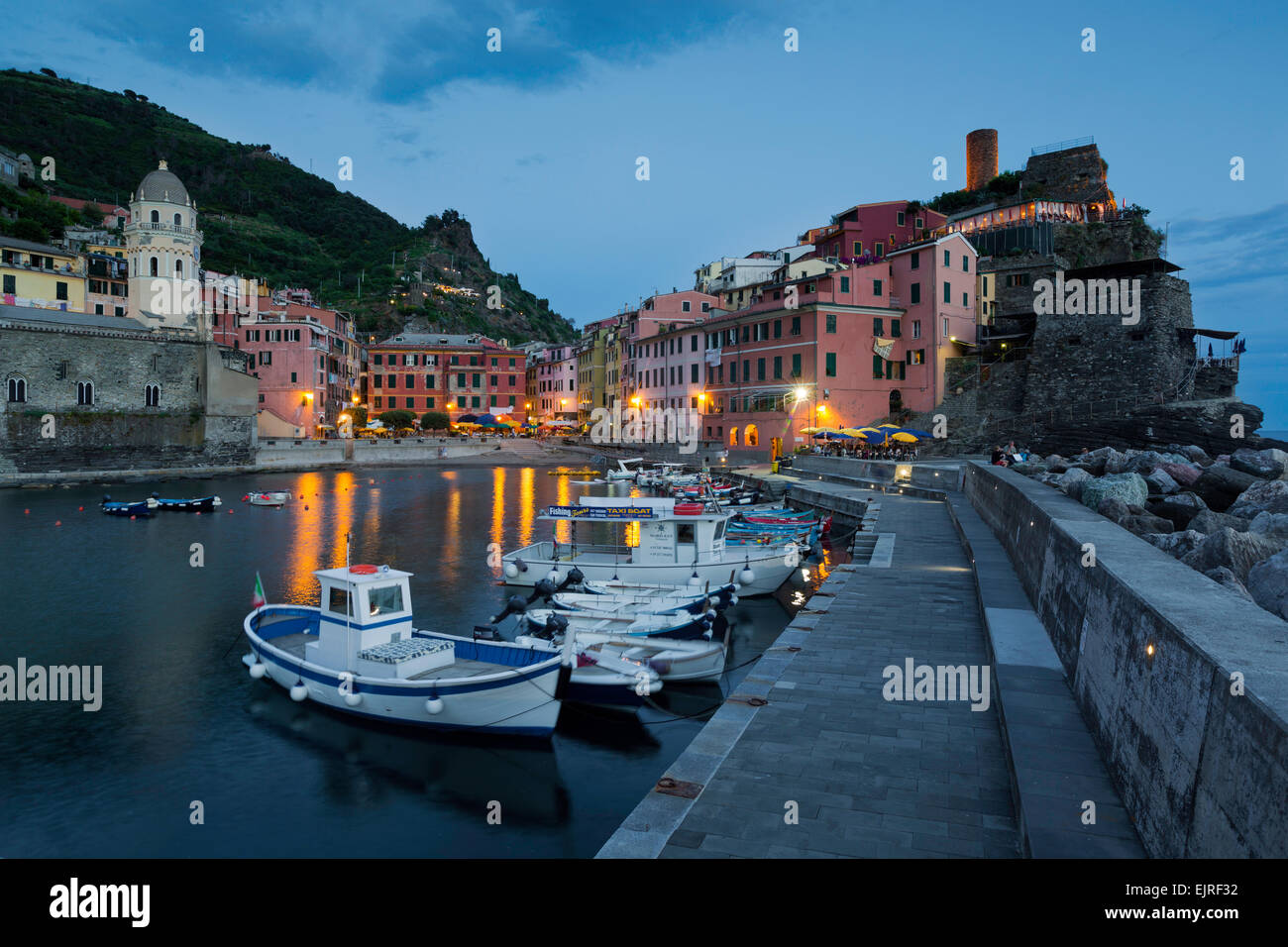 Vernazza, Cinque Terre, Liguria, Italia Foto de stock