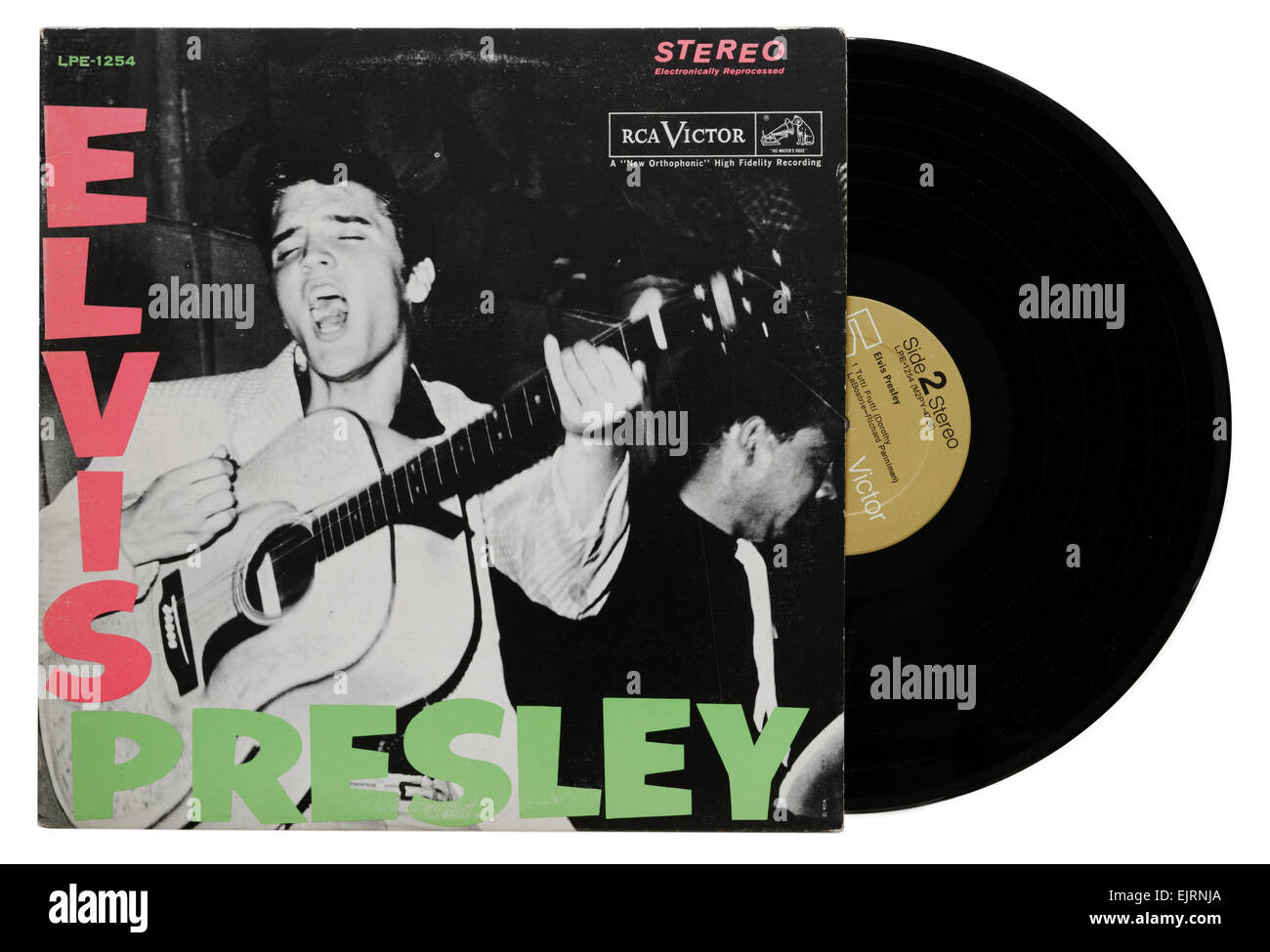 El primer álbum de Elvis Presley, con el manguito diseño utilizado por el choque de su icónica portada del álbum London Calling Foto de stock