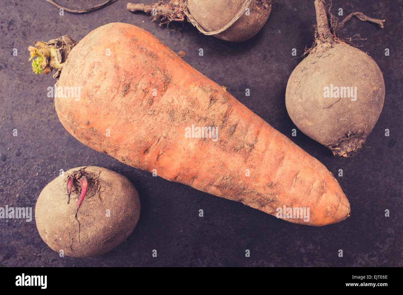 Almacenar un cultivo de verduras, la zanahoria y la remolacha vista superior Foto de stock