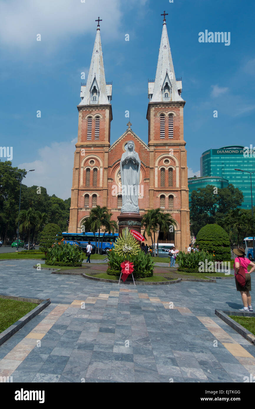 La catedral de Notre Dame, en la ciudad de Ho Chi Minh, Vietnam Foto de stock