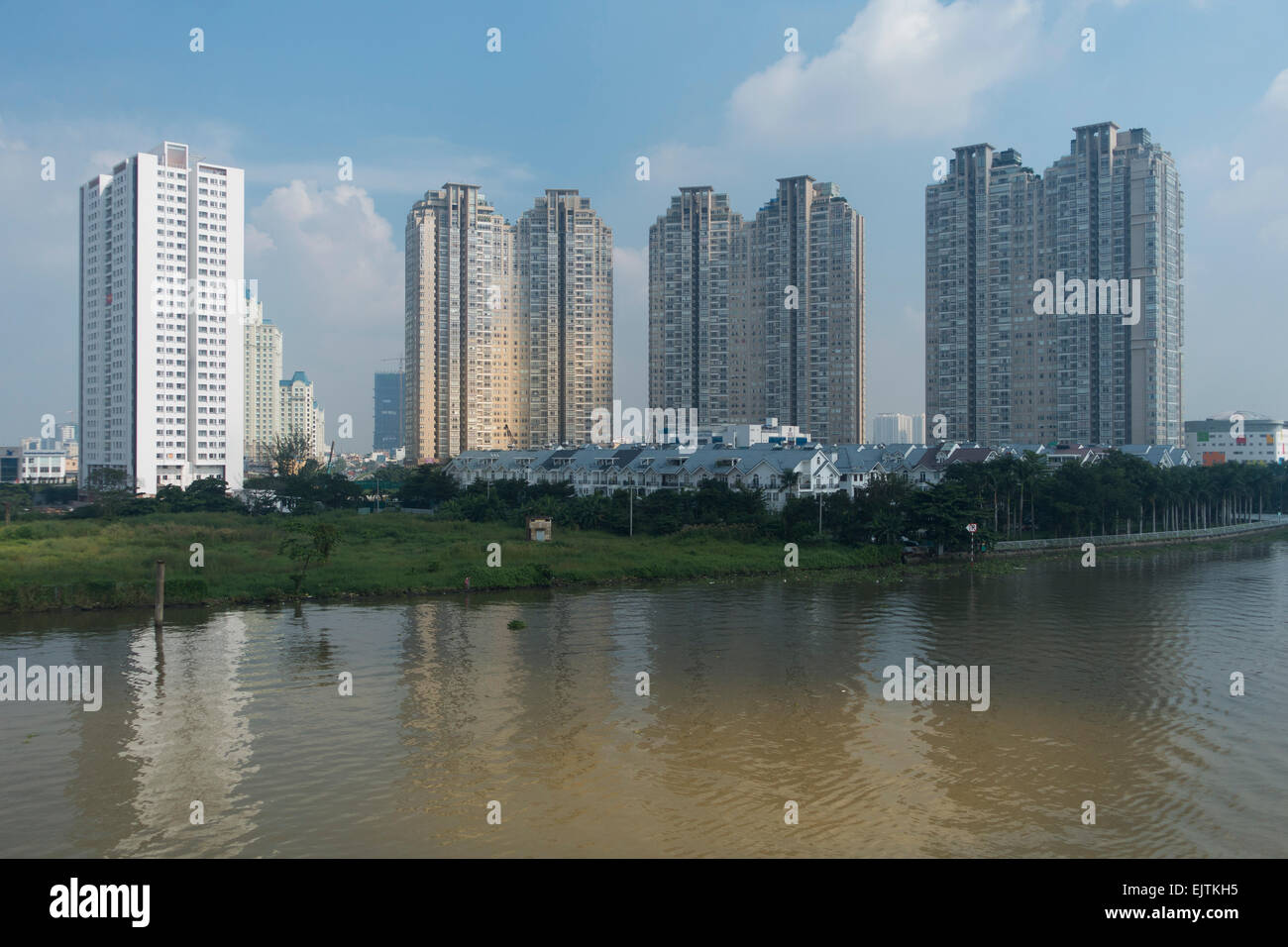 Modernos edificios de apartamentos de la Ciudad de Ho Chi Minh, Ho Chi Minh, Vietnam Foto de stock