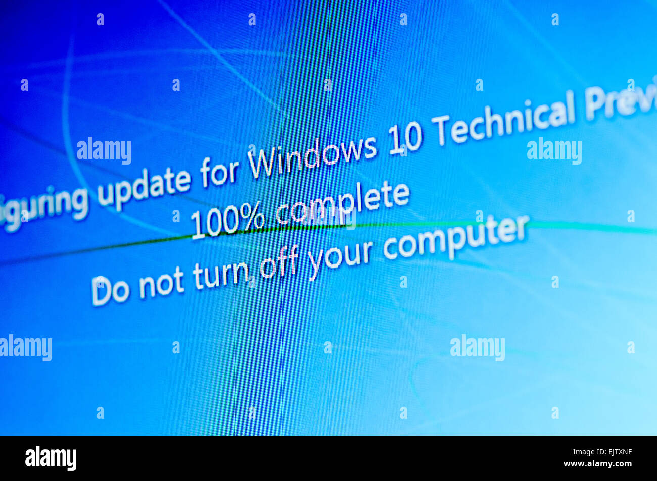 Instalar Windows 10 Technical Preview, una versión beta pública. Foto de stock