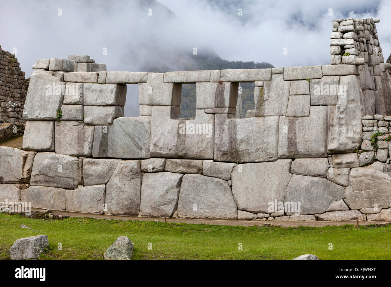 Perú, Machu Picchu. Templo de las Tres Ventanas Fotografía de stock - Alamy