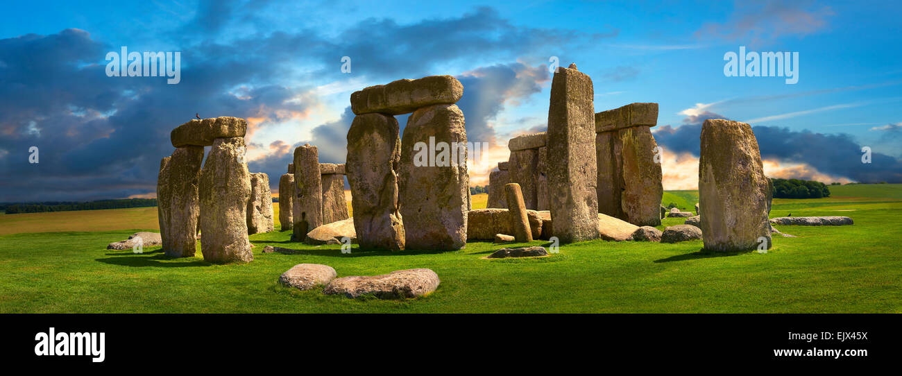 Stonehenge, el neolítico, antiguo círculo de piedra permanente monumento, Sitio del Patrimonio Mundial de la UNESCO, Wiltshire, Inglaterra, Reino Unido Foto de stock