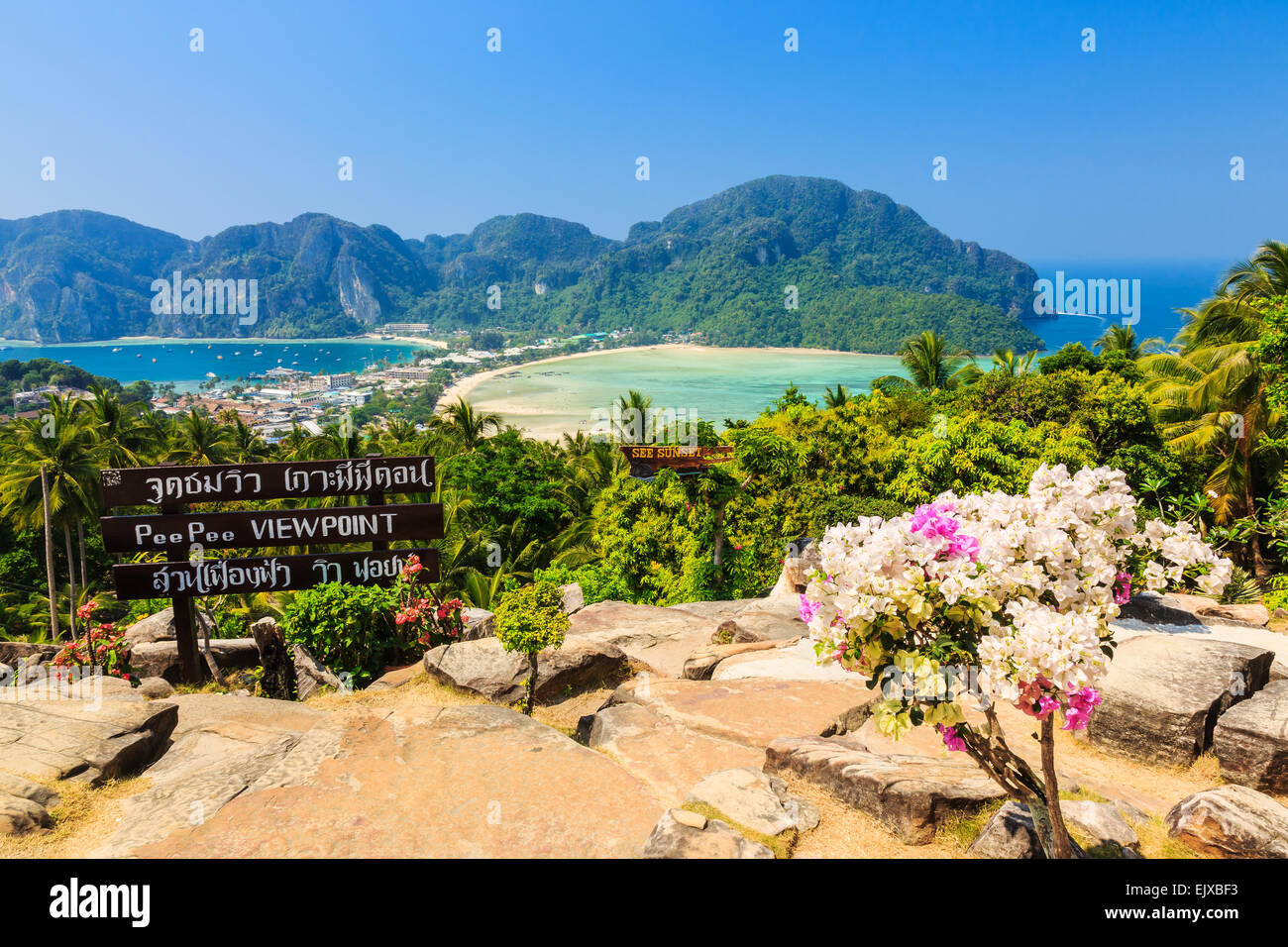 La isla de Ko Phi Phi Don, Tailandia Foto de stock