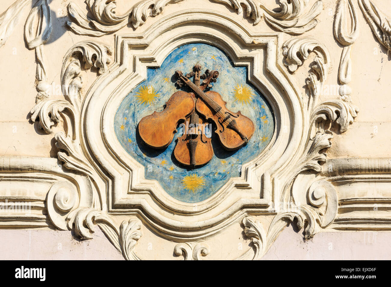 Tres pequeños violines. Praga, República Checa. Foto de stock