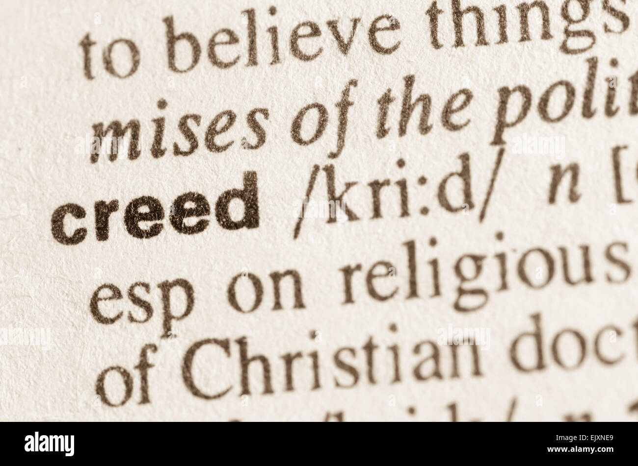 Definición de la palabra credo en el diccionario. Foto de stock