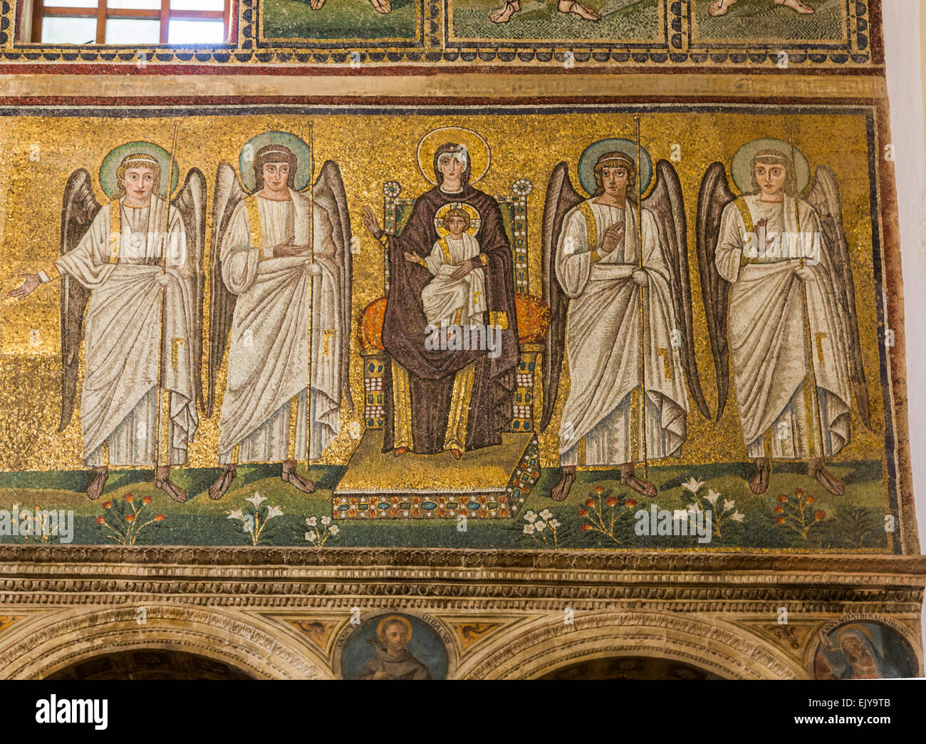 Detalle del mosaico de la Virgen María, la Basílica de Sant'Apollinare Nuovo, Ravenna, Italia