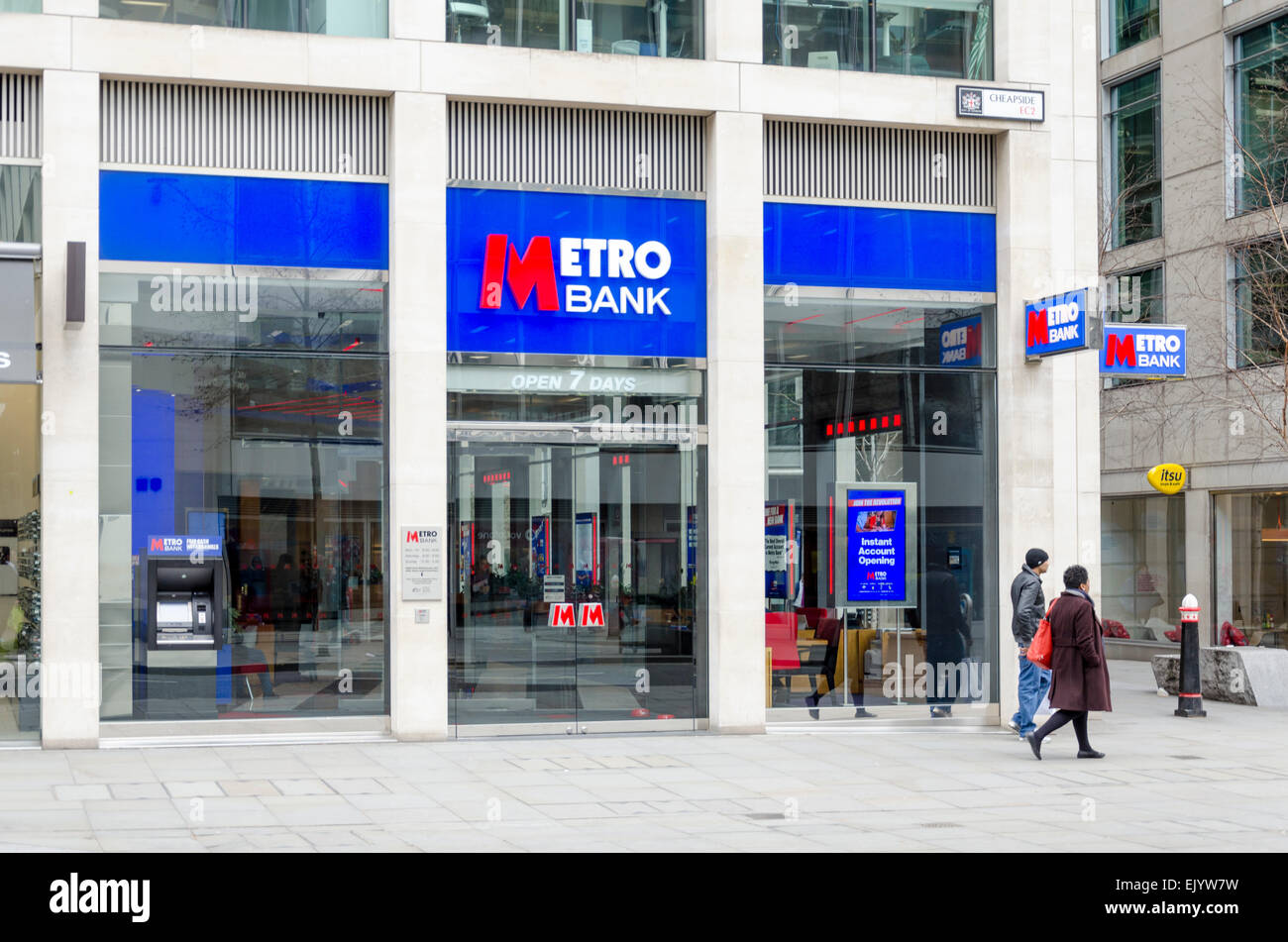 Metro Bank, Cheapside, Londres, Reino Unido. Foto de stock