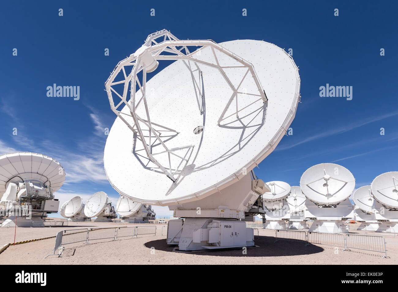 interno salado presente En alma radio telescopio de observatorio, san pedro de Atacama, Chile,  Sudamérica Fotografía de stock - Alamy