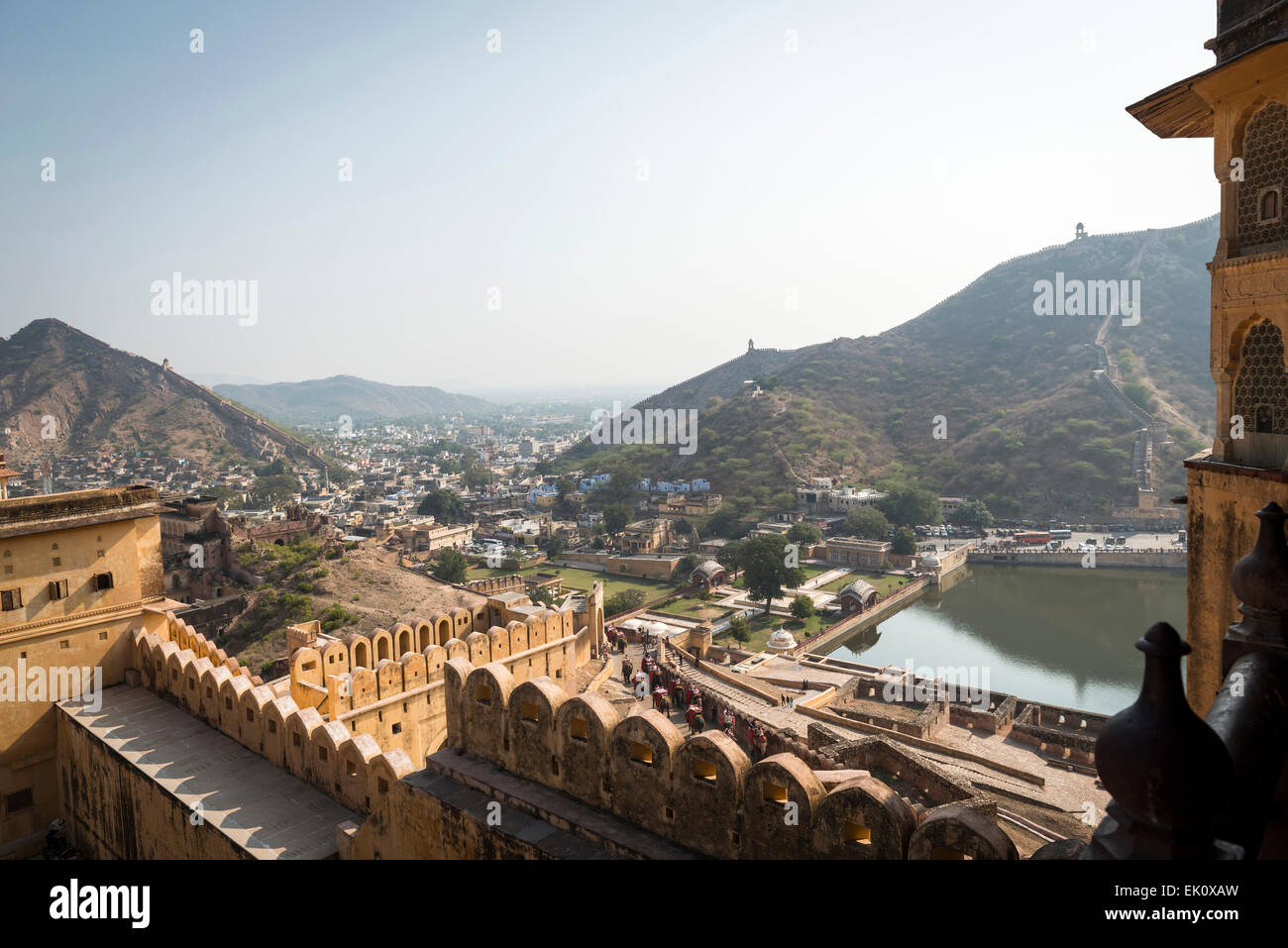 Vistas de las murallas del Fuerte Amber Palace cerca de Jaipur, Rajasthan, India Foto de stock