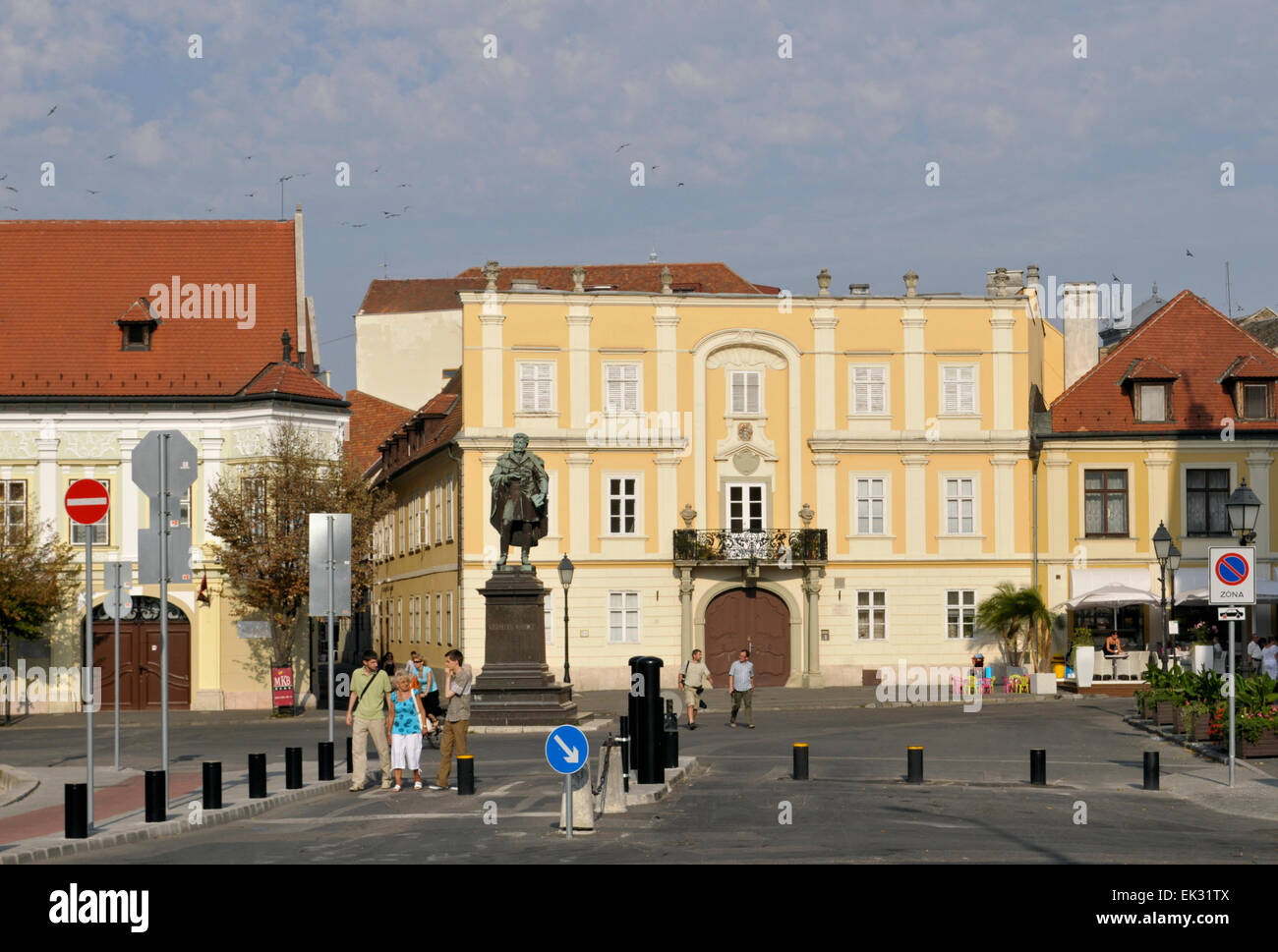 Becsi kapu ter, Old Town Square, Gyor, Hungría Foto de stock