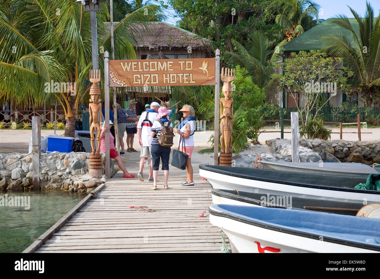 La colorida Waterfront Hotel Gizo en la localidad de Gizo es más popular de  la Isla Ghizo hospedería, Islas Salomón Fotografía de stock - Alamy