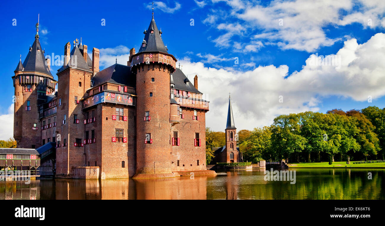 El castillo de Haar - hermoso castillo cerca Urtrecht en Holanda Foto de stock