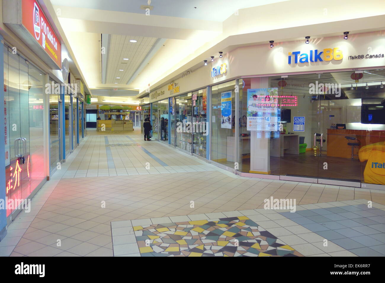 Canada place shopping mall fotografías e imágenes de alta resolución - Alamy