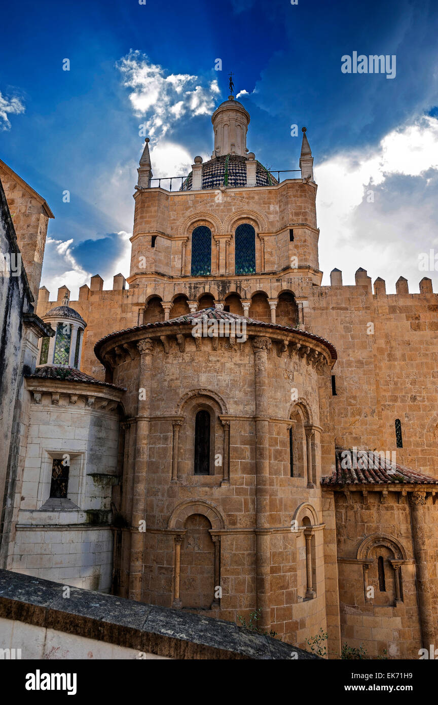 Coimbra, Portugal . Monasterio de la Santa Cruz . La tumba de los dos primeros reyes de Portugal - Afonso I el Grande y Sancho I Foto de stock