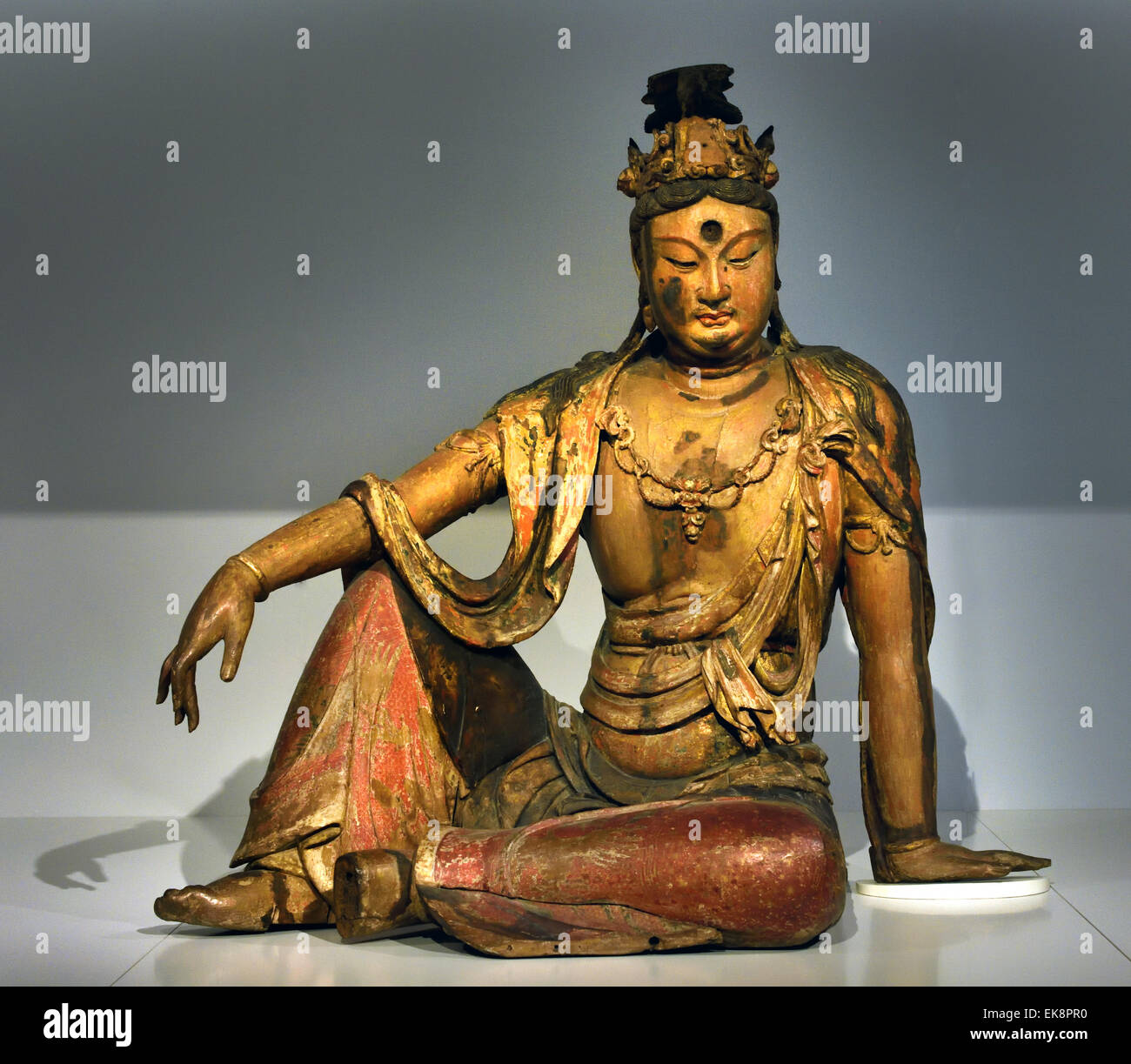 Deidad budista Guanyin ( Salvador de pueblo en peligro ) Chino China Shanxi museo del siglo 12 Foto de stock