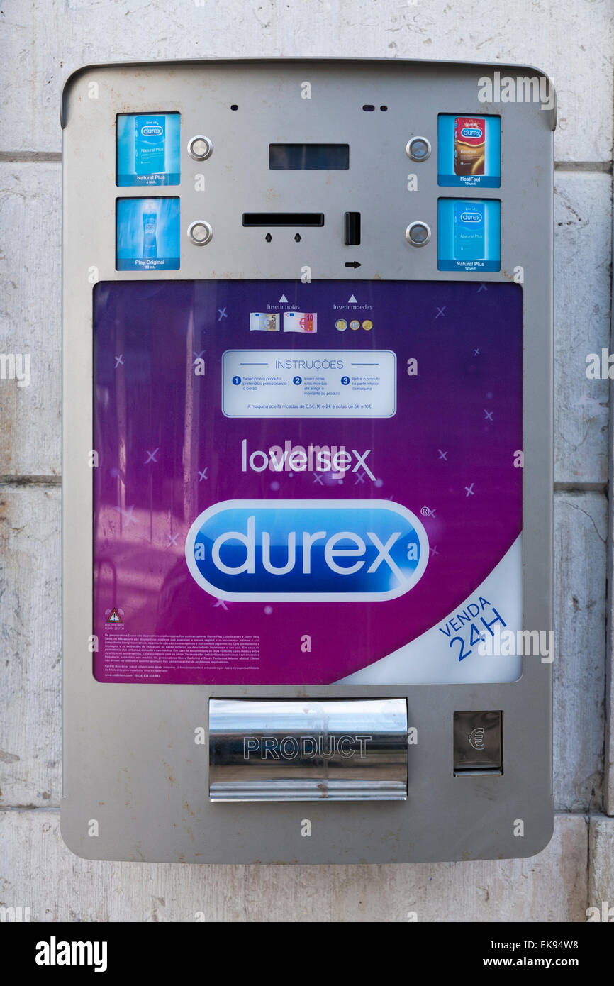 Máquinas expendedoras de preservativos Durex fuera una farmacia portuguesa  en Lisboa (Lisboa), Portugal. Europa Fotografía de stock - Alamy