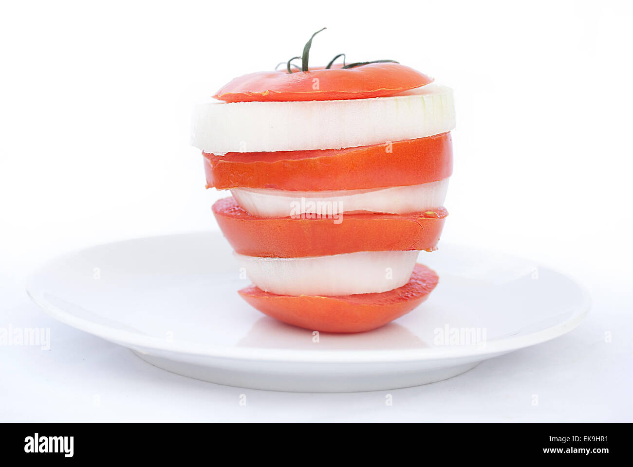 Tomate y cebolla en rodajas frescas Foto de stock