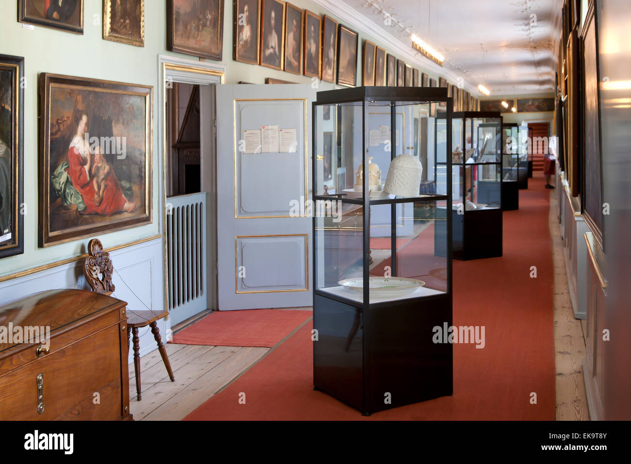 La exposición pública de arte y antigüedades en Gavnoe histórico castillo en Dinamarca Foto de stock