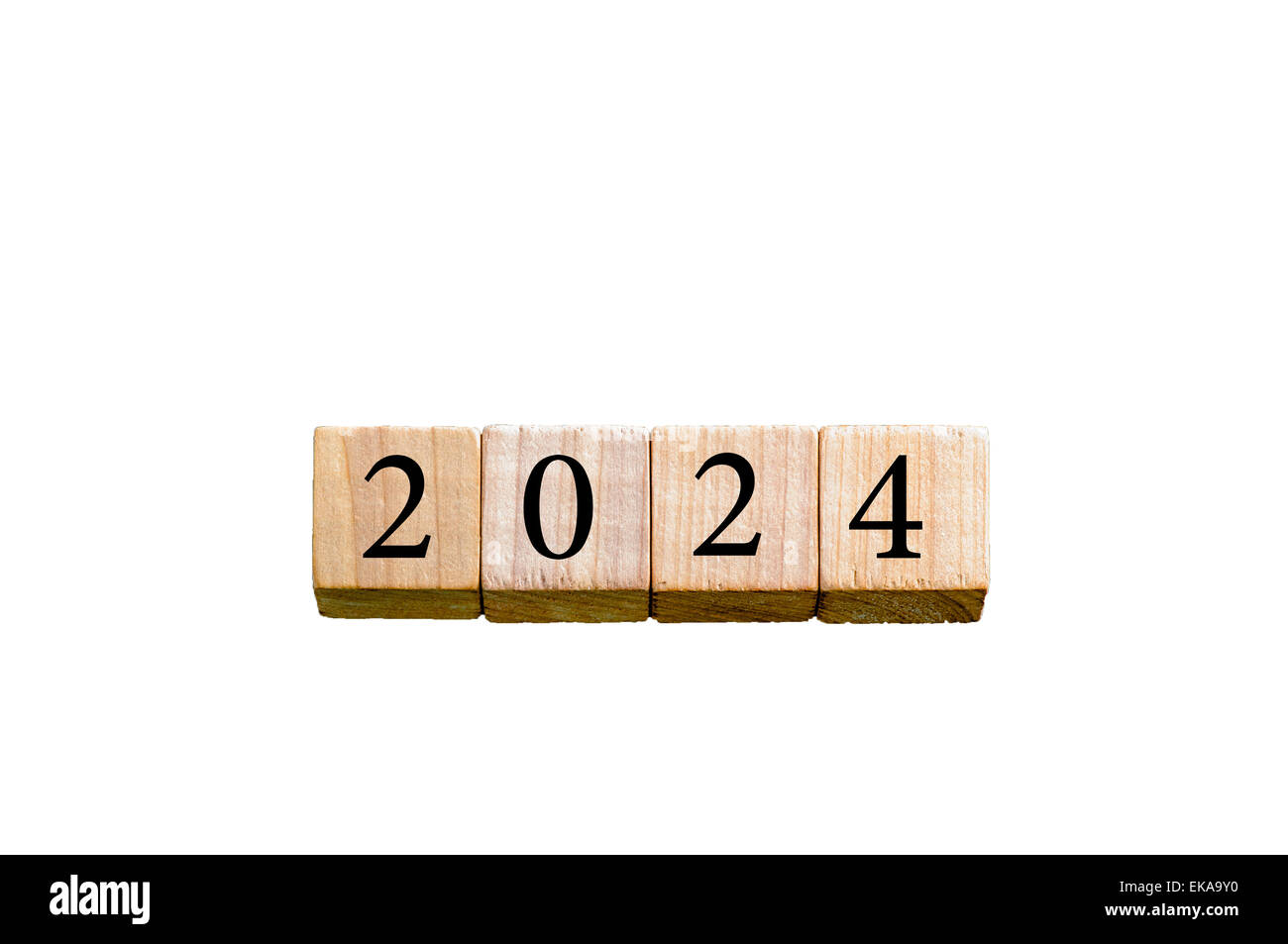 Año 2024. Pequeños cubos de madera con números aislados en fondo blanco
