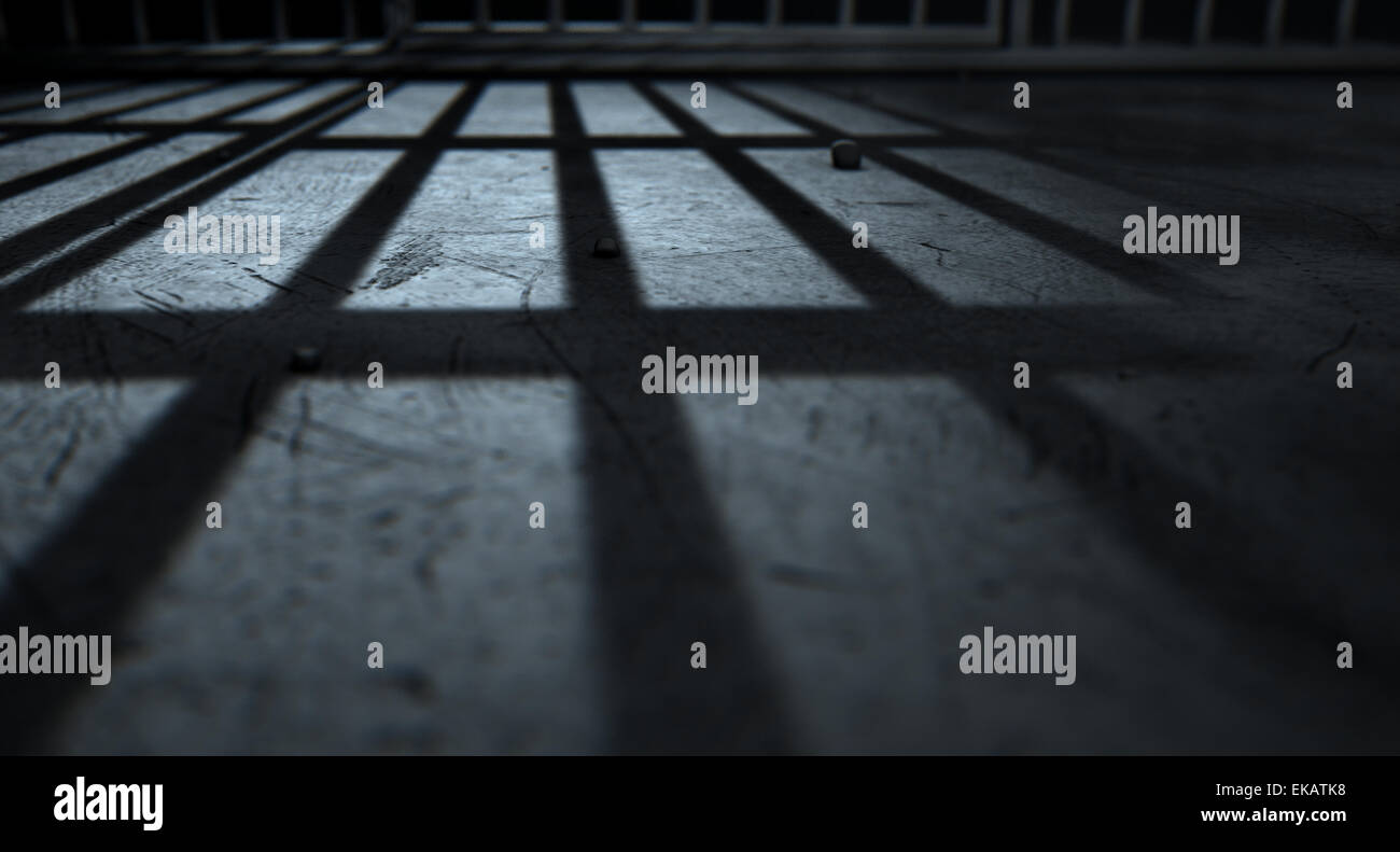 Un primer plano de vista de celdas barras de hierro que proyecten sombras en la cárcel piso con espacio de copia Foto de stock