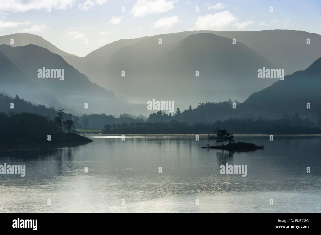 Little Island, cabecera del lago en noviembre, el lago Ullswater, District National Park, Cumbria, Inglaterra, Reino Unido, Europa Foto de stock