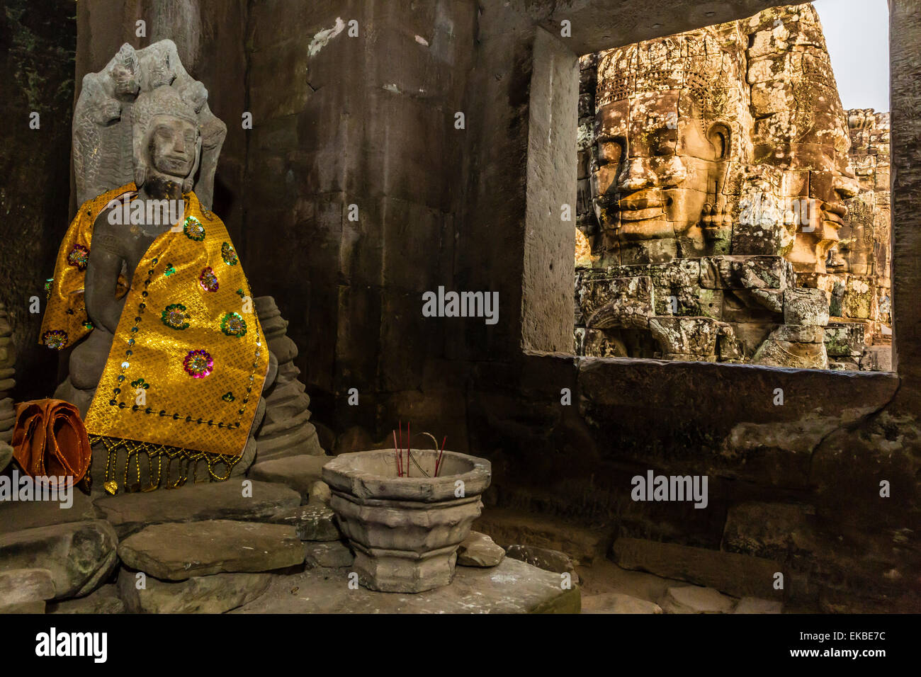 Torres de cuatro caras de Prasat Bayon, Angkor Thom, Angkor, UNESCO, Siem Reap, Camboya, en Indochina, en el sudeste de Asia, Asia Foto de stock