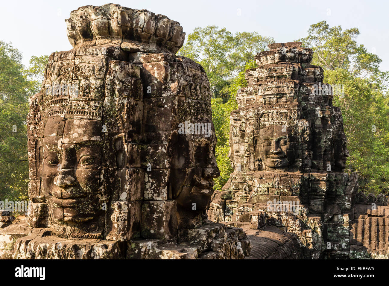 Torres de cuatro caras de Prasat Bayon, Angkor Thom, Angkor, sitio del Patrimonio Mundial de la UNESCO, en Camboya, en Indochina, en el sudeste de Asia, Asia Foto de stock