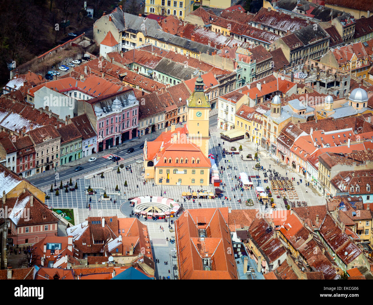 Plaza de la ciudad vieja en Brasov, Rumania Foto de stock