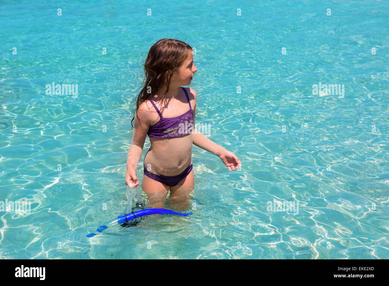 Aqua water beach purple bikini fotografías e imágenes de alta resolución -  Alamy