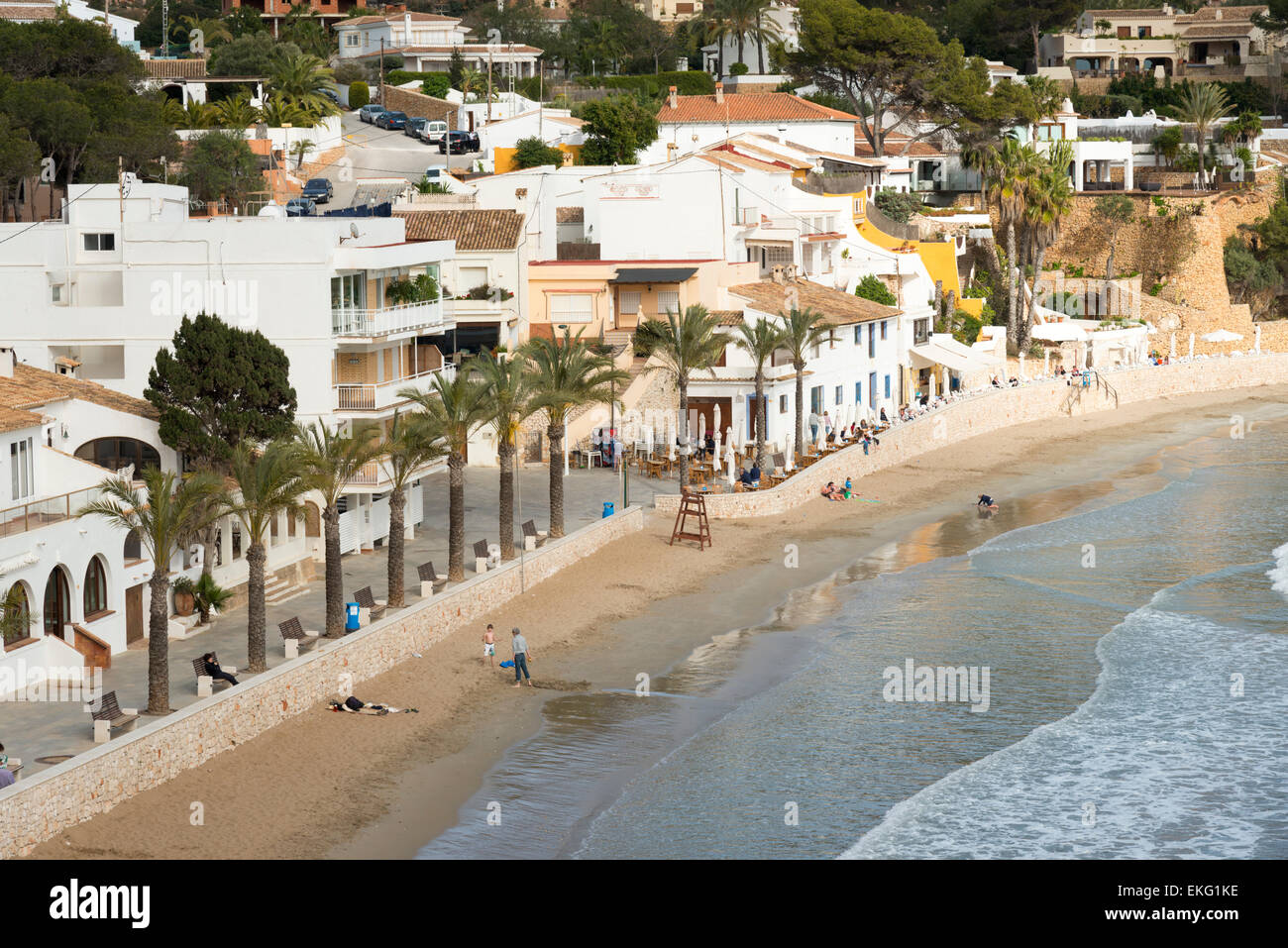 El Portet de Moraira una pequeña bahía y la playa de la costa mediterránea, en la Costa Blanca, España Foto de stock