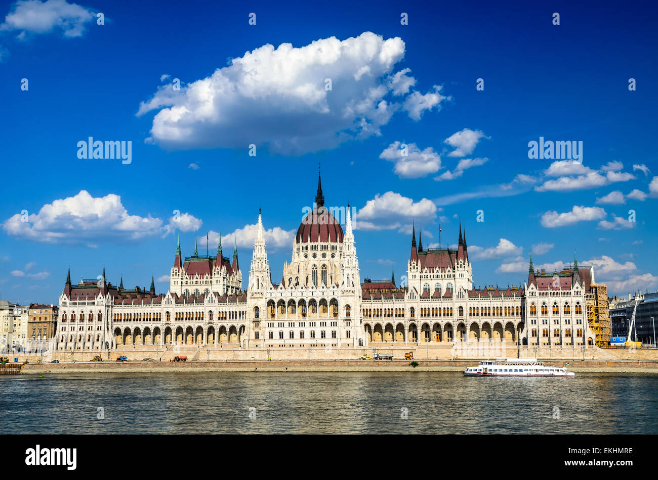 Budapest, Hungría. Edificio del Parlamento húngaro, Orszaghaz, es la sede de la Asamblea Nacional de Hungría. Foto de stock