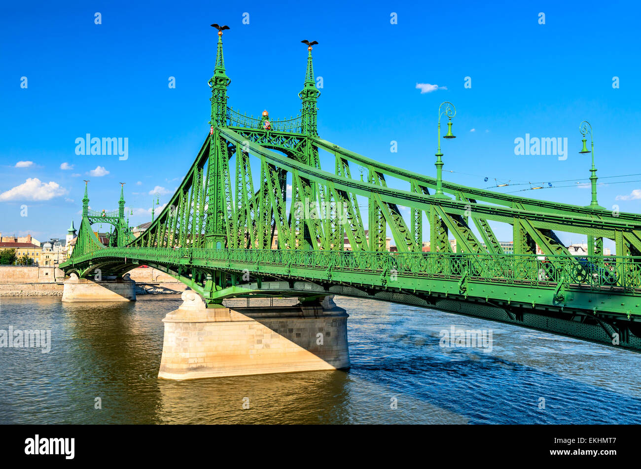 Budapest, Hungría. Puente Szabadsag, Liberty conecta Buda y Pest a través del río Danubio, construido en 1896. Foto de stock