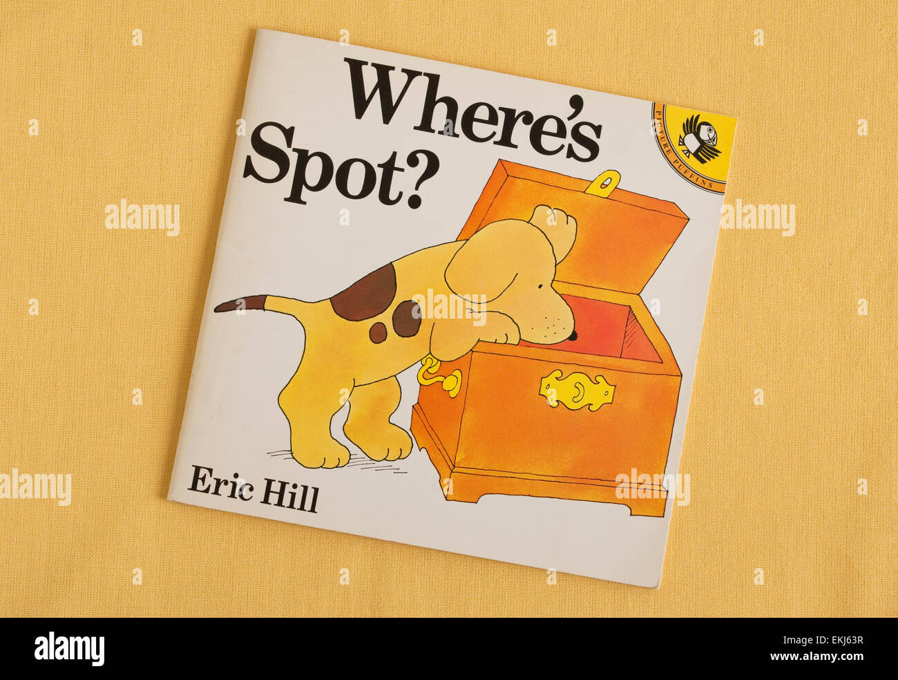 'Where's Spot ?" una imagen del libro en rústica de frailecillos, escrito e ilustrado por Eric Hill. Foto de stock