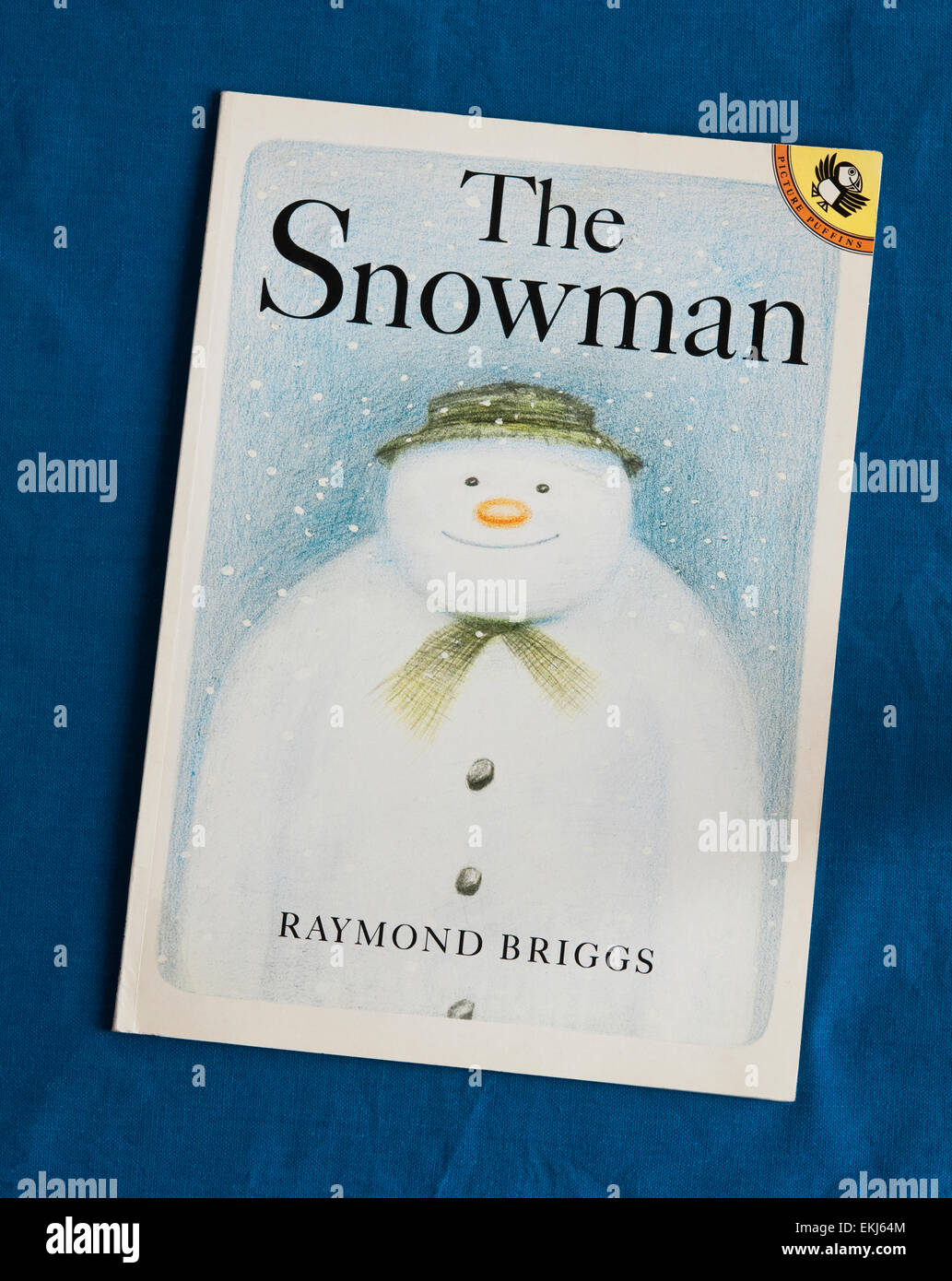 El muñeco de nieve - un libro de cuentos de imagen sin palabras - creado e ilustrado por Raymond Briggs, publicada por Puffin Books en 1980. En el Reino Unido. Foto de stock