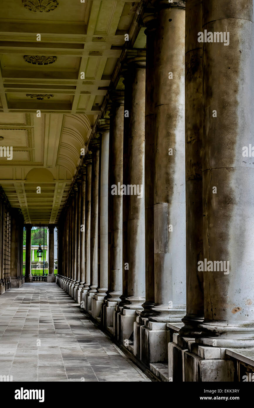 Las columnas del antiguo Colegio Naval en Greenwich, Londres, Reino Unido. Foto de stock