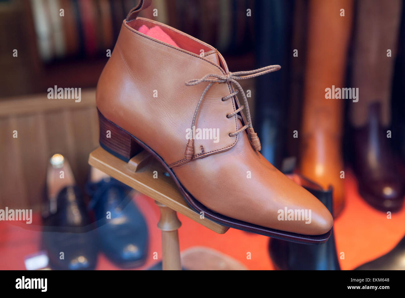 Zapatos caros para hombre fotografías e imágenes de alta resolución - Alamy