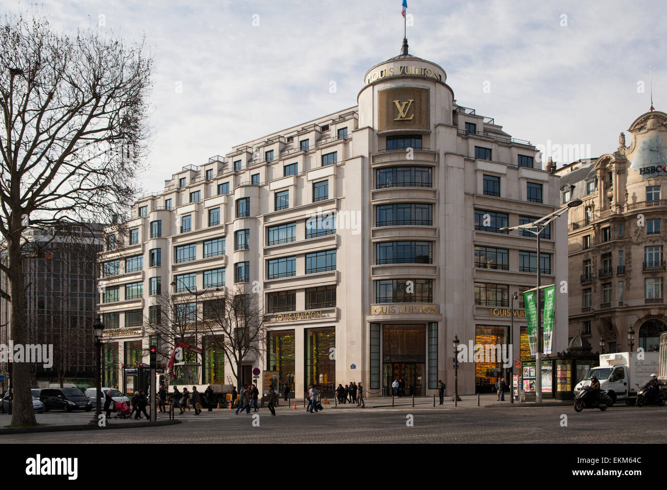 Tienda Louis Vuitton En La Avenida De Los Campos Elíseos París Francia Foto  de stock y más banco de imágenes de Aire libre - iStock