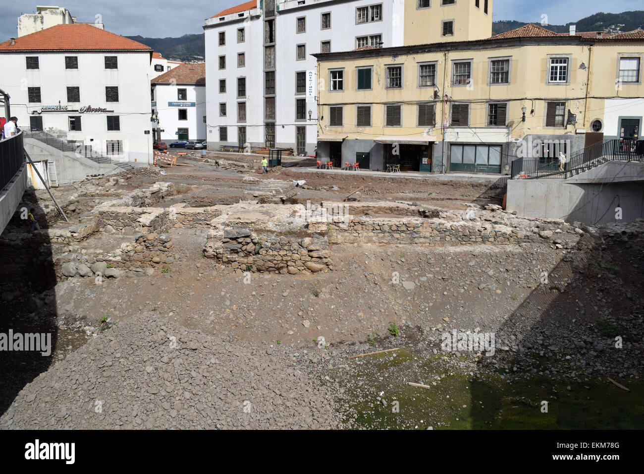 Cimientos de la antigua fortaleza de Funchal 3520portugués Foto de stock