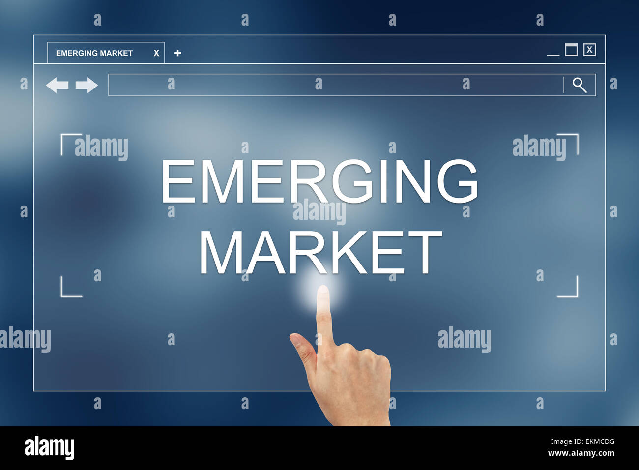 Mano pulse en botón de mercados emergentes sobre la página web Foto de stock
